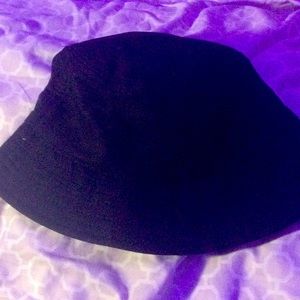 Black bucket hat